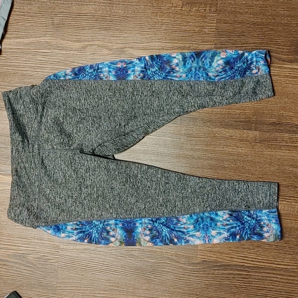 Small Athletic Leggings Gray and Blue Calf Length